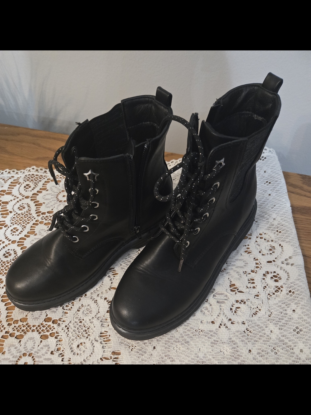 SO Roxana Girls Black Combat Boots - Size 4Y Excellent!